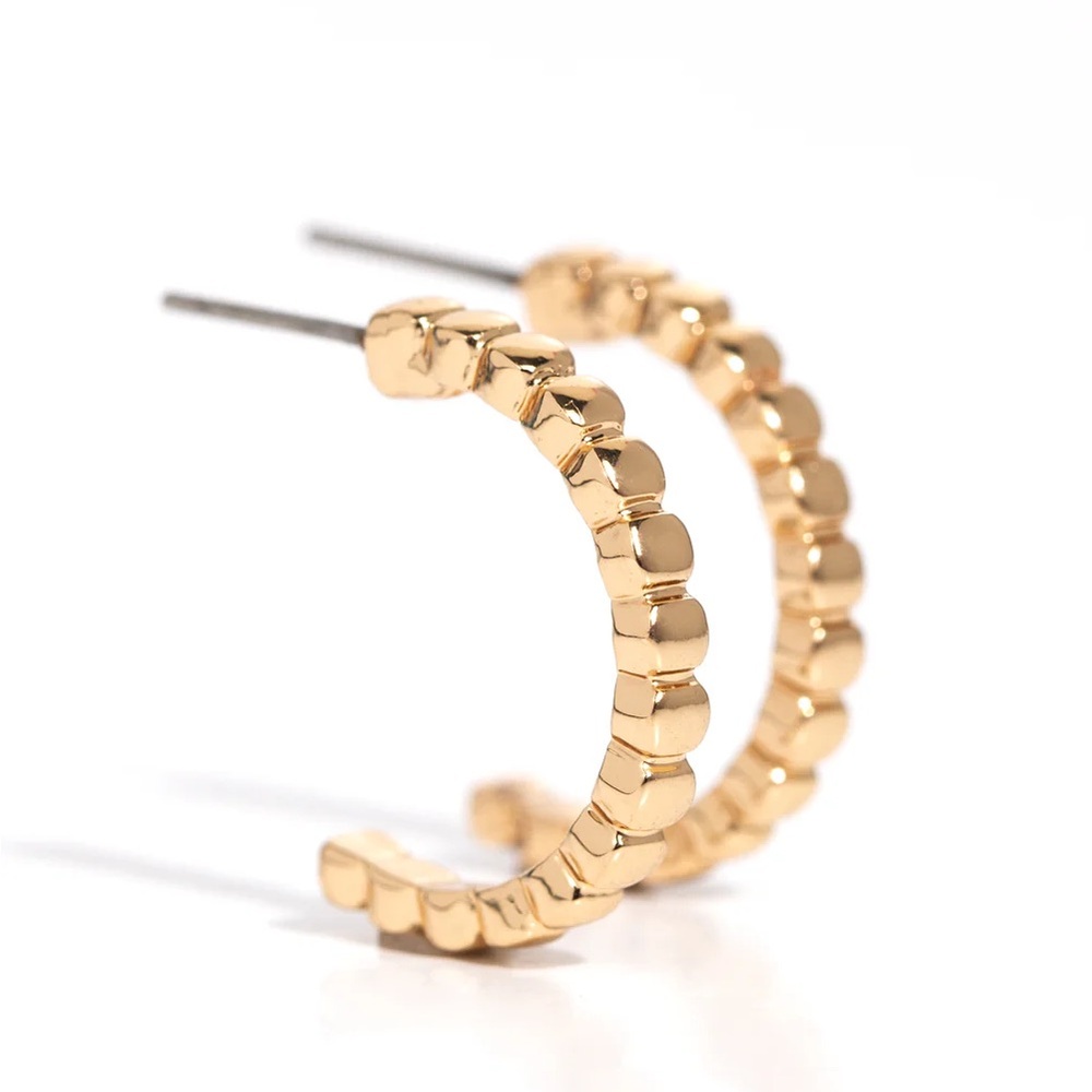 Elegant Gold Hoop Earrings